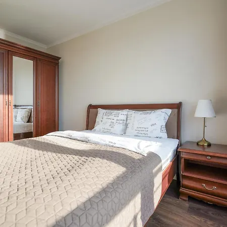 Spacious & Bright 2 Close To City Center Apartamento