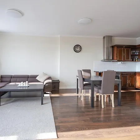 דירה Spacious & Bright 2 Close To City Center