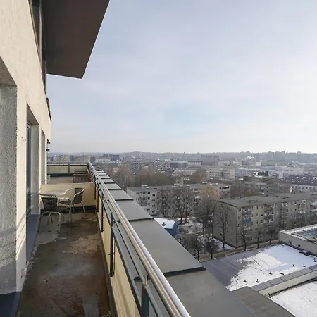Spacious & Bright 2 Close To City Center דירה