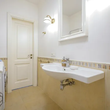 דירה Spacious & Bright 2 Close To City Center וילנה