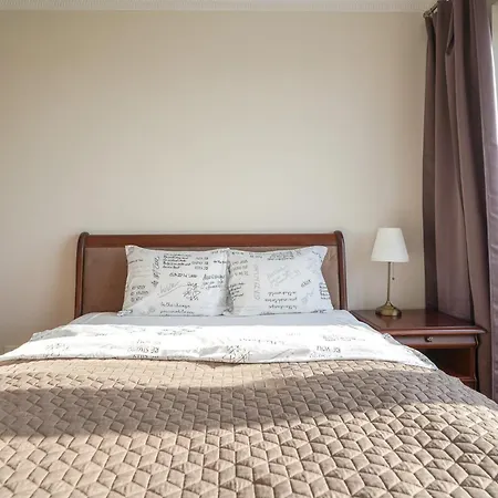 Spacious & Bright 2 Close To City Center דירה